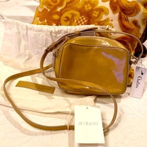 Auxiliary Aritizia NWT camera crossbody gold/metallic leather 70s/Spinni…